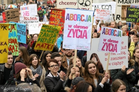 У Польщі проходять акції протесту проти повної заборони абортів - фото 1