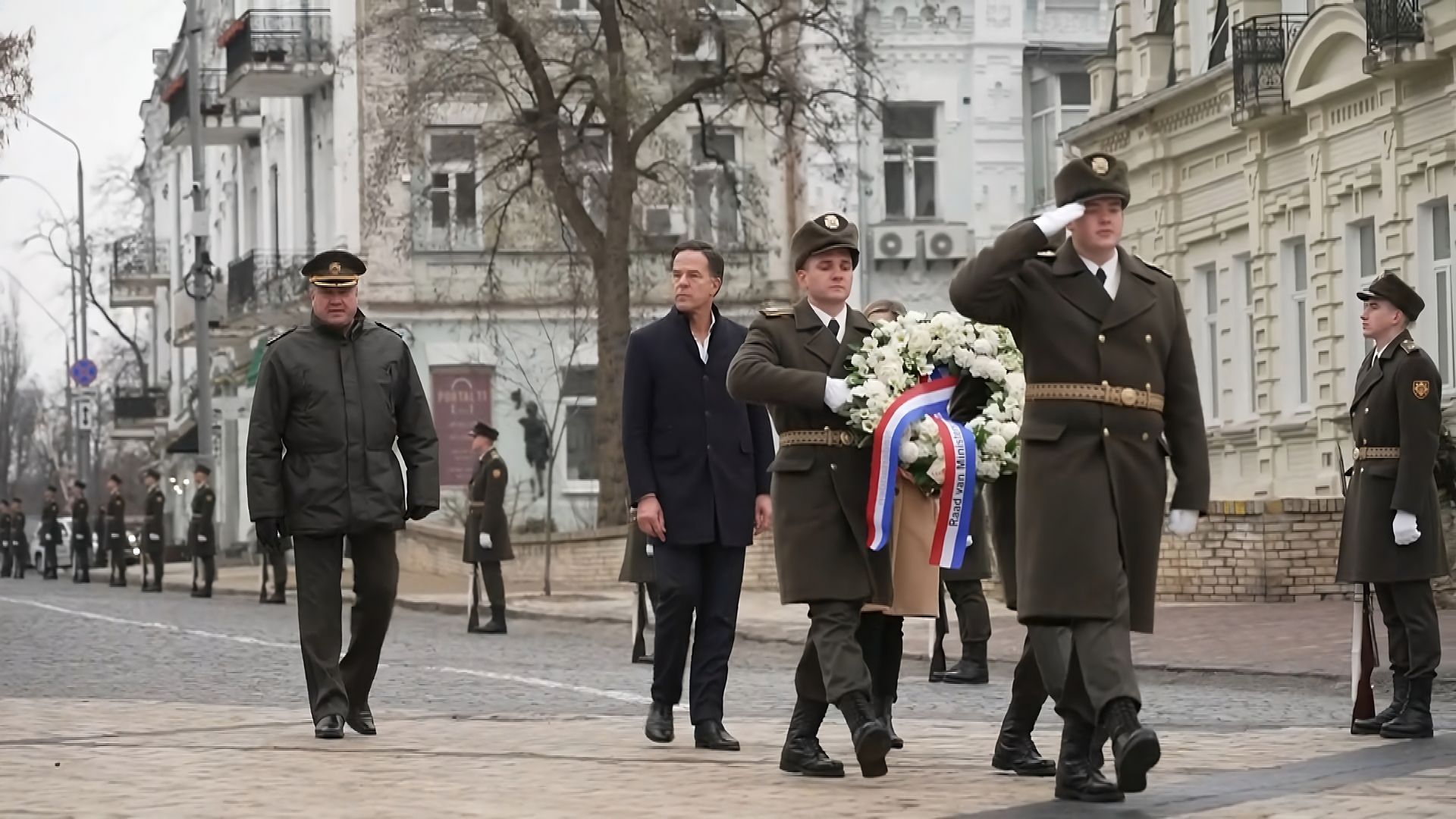 [情報] 荷蘭首相來到基輔