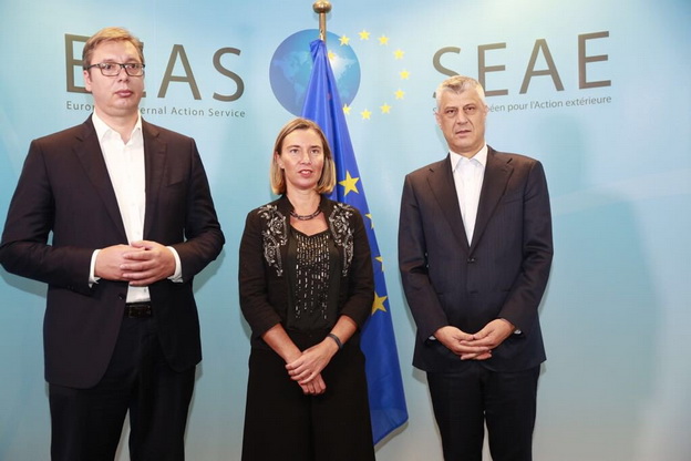 Александар Вучич, Федерика Могерини и ХАшим Тачи на встрече в Брюсселе