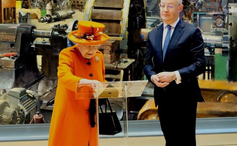 Королева робить свій перший допис в Instagram