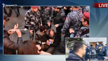 Протесты в Армении: демонстранты начали блокирование правительства