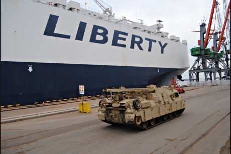 США предоставили Латвии 120 танков и БМП