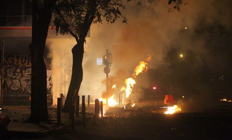 Беспорядки в Греции: баррикады в Афинах, поджоги, сотни арестованных