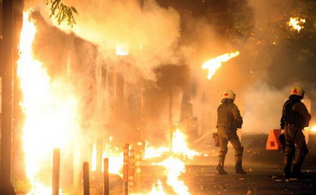 Беспорядки в Греции: баррикады в Афинах, поджоги, сотни арестованных